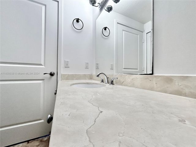 Apartment for sale  Unit #2906 - photo 5619882