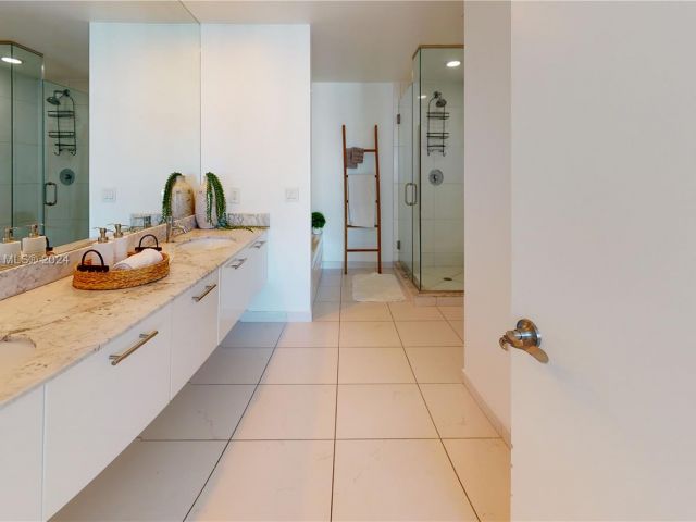 Apartment for sale  Unit #3405 - photo 5731219