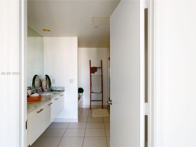 Apartment for sale  Unit #3405 - photo 5731220