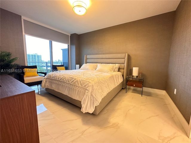 3-bedroom condo for sale in North Miami Beach - 16385 Biscayne Blvd 1201 - MondialRealty