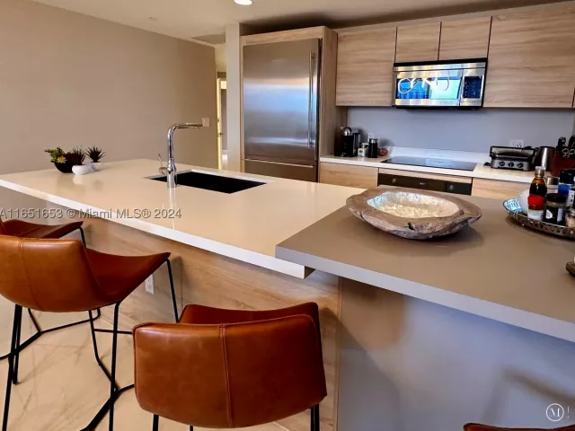 3-bedroom condo for sale in North Miami Beach - 16385 Biscayne Blvd 1201 - MondialRealty