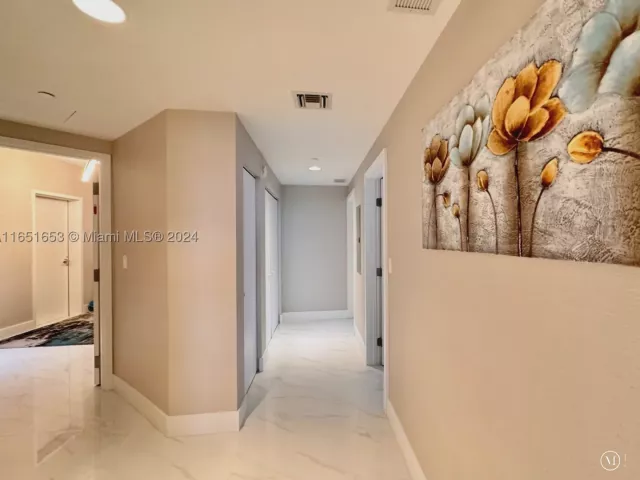 3-bedroom condo for sale in North Miami Beach - 16385 Biscayne Blvd 1201 - MondialRealty