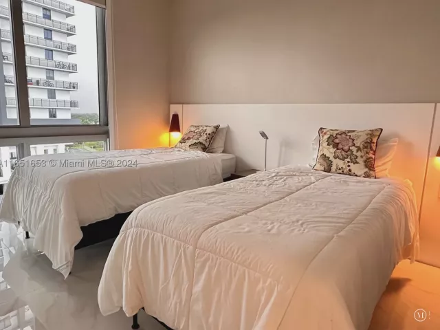 3-bedroom condo for sale in North Miami Beach - 16385 Biscayne Blvd 1201 - MondialRealty
