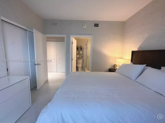 3-bedroom condo for sale in North Miami Beach - 16385 Biscayne Blvd 1201 - MondialRealty