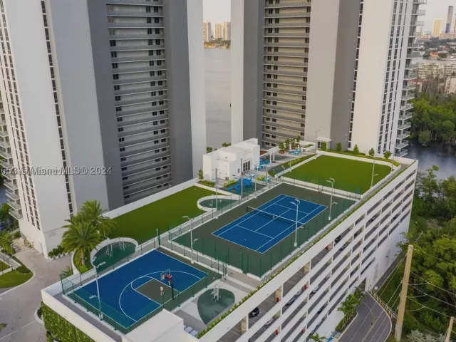 3-bedroom condo for sale in North Miami Beach - 16385 Biscayne Blvd 1201 - MondialRealty