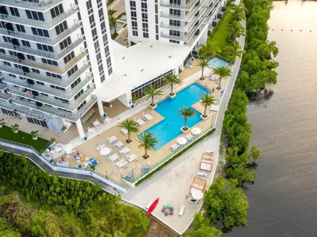3-bedroom condo for sale in North Miami Beach - 16385 Biscayne Blvd 1201 - MondialRealty