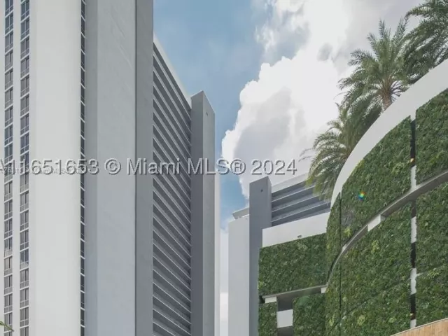 3-bedroom condo for sale in North Miami Beach - 16385 Biscayne Blvd 1201 - MondialRealty