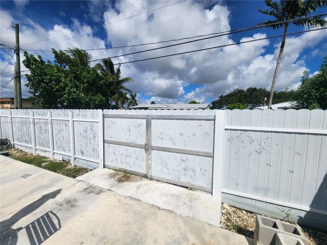 Home for sale at 1025 NE 13th Ave - photo 5774758