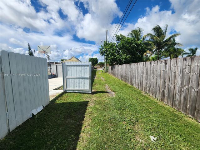 Home for sale at 1025 NE 13th Ave - photo 5774759