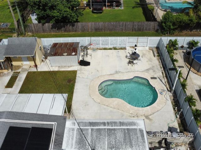 Home for sale at 1025 NE 13th Ave - photo 5774762