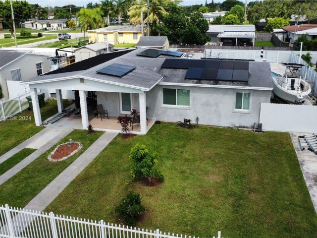 Home for sale at 1025 NE 13th Ave - photo 5774772