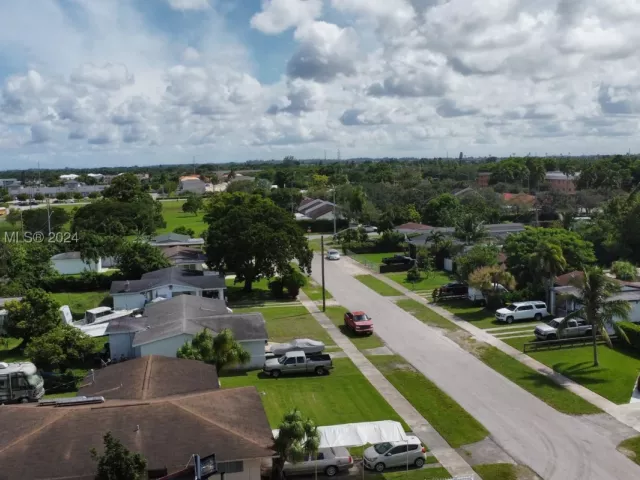 4-bedroom home for sale in Homestead - 1025 NE 13th Ave - MondialRealty