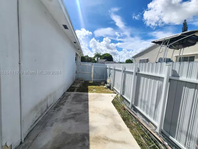4-bedroom home for sale in Homestead - 1025 NE 13th Ave - MondialRealty