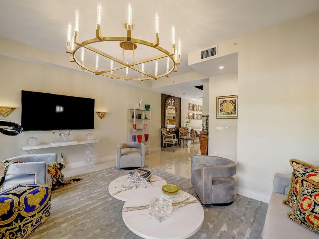 Home for sale at 173 SE 1st Cir 173 - photo 5543700