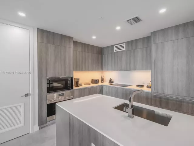 Apartment for rent  Unit #1203 - photo 5601902