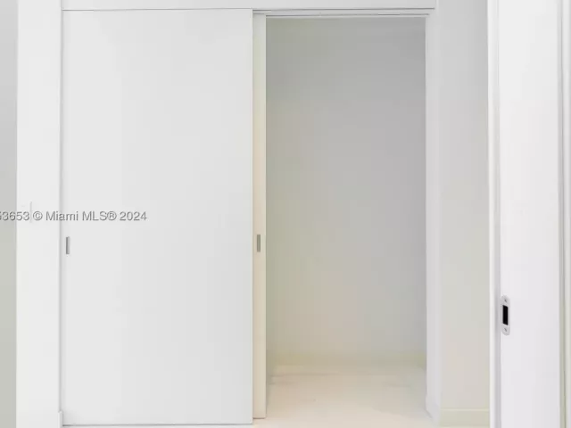 2-bedroom condo for sale in Miami - 300 Biscayne Blvd Way 902 - MondialRealty