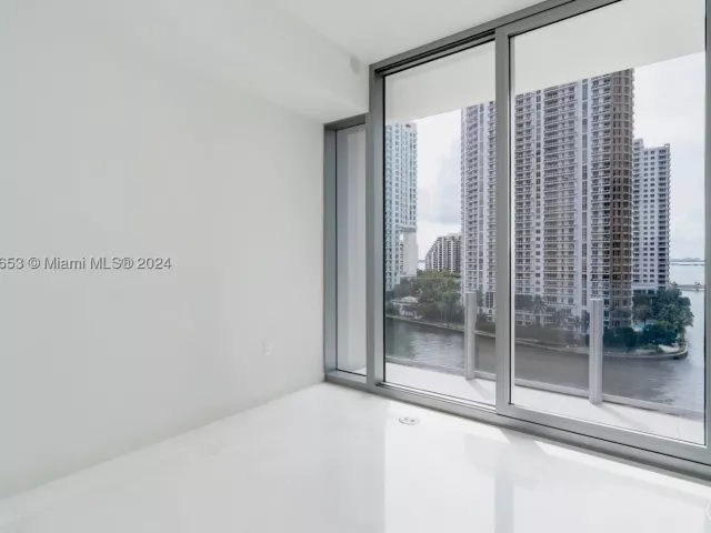2-bedroom condo for sale in Miami - 300 Biscayne Blvd Way 902 - MondialRealty