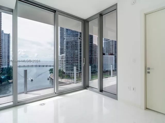 2-bedroom condo for sale in Miami - 300 Biscayne Blvd Way 902 - MondialRealty
