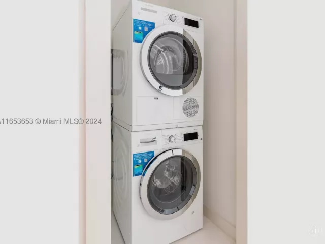 2-bedroom condo for sale in Miami - 300 Biscayne Blvd Way 902 - MondialRealty