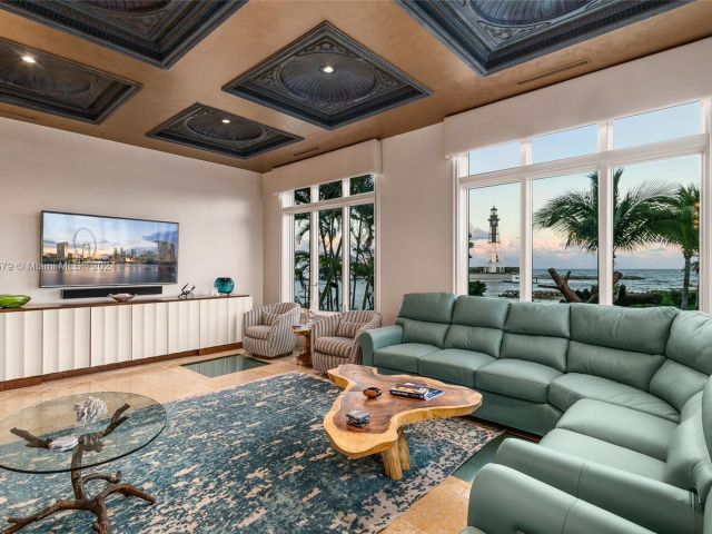 Home for rent at 2306 Bay Dr - photo 5542748