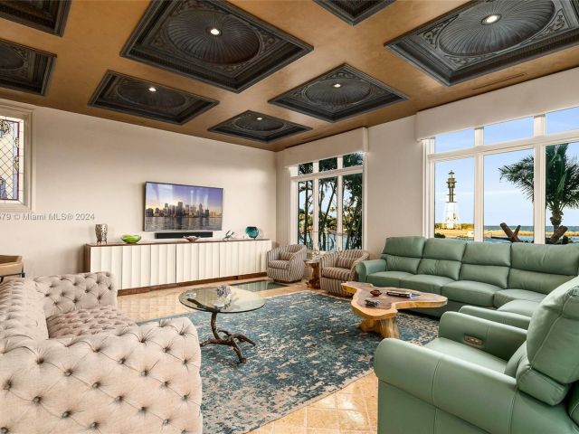 Home for rent at 2306 Bay Dr - photo 5542750