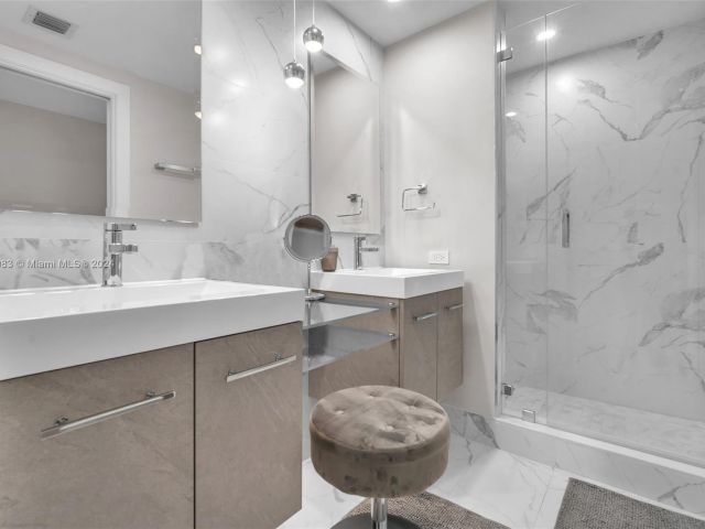 Apartment for sale  Unit #601 - photo 5692863