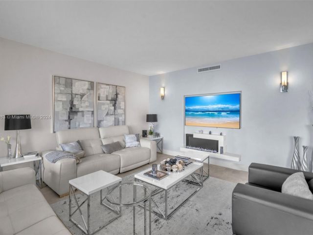 Apartment for sale  Unit #601 - photo 5692871