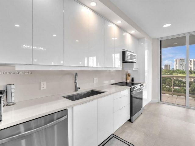 Apartment for sale  Unit #601 - photo 5692876