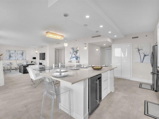 Apartment for sale  Unit #601 - photo 5692877