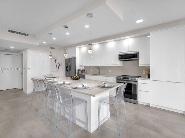 Apartment for sale  Unit #601 - photo 5692879