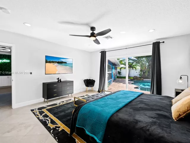 5-bedroom home for rent in Fort Lauderdale - 1931 NE 32nd Ave - MondialRealty