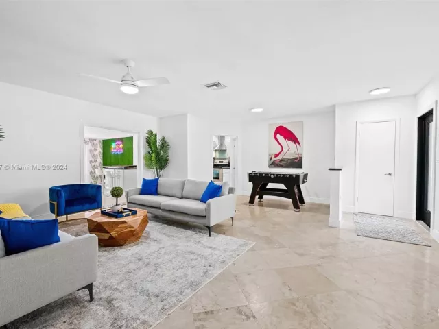 5-bedroom home for rent in Fort Lauderdale - 1931 NE 32nd Ave - MondialRealty