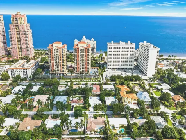 5-bedroom home for rent in Fort Lauderdale - 1931 NE 32nd Ave - MondialRealty