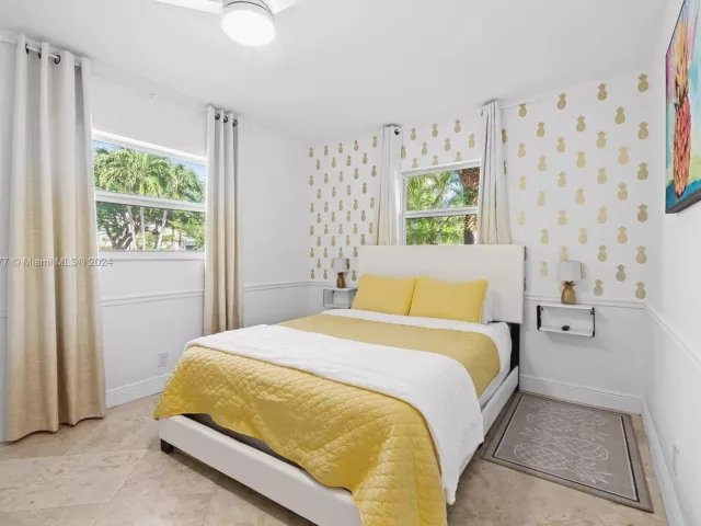 5-bedroom home for rent in Fort Lauderdale - 1931 NE 32nd Ave - MondialRealty