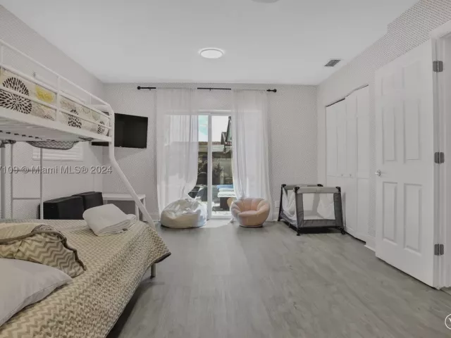 4-bedroom home for rent in Fort Lauderdale - 5220 NE 26th Ave - MondialRealty