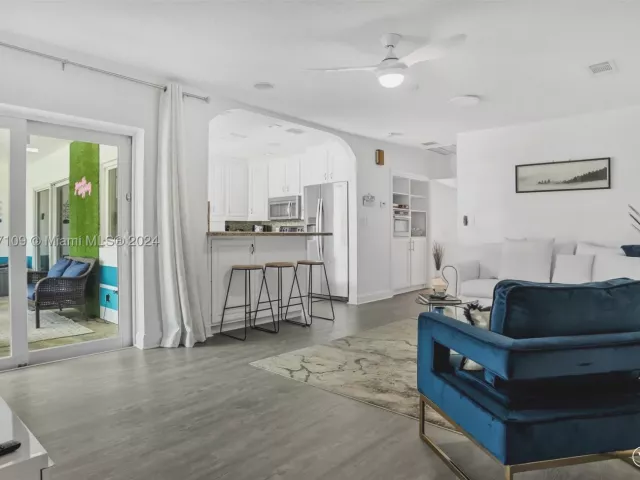 4-bedroom home for rent in Fort Lauderdale - 5220 NE 26th Ave - MondialRealty