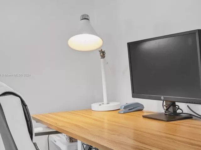 4-bedroom home for rent in Fort Lauderdale - 5220 NE 26th Ave - MondialRealty