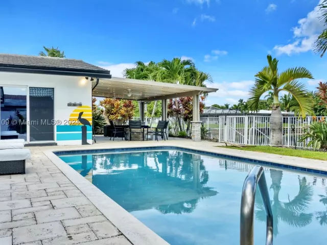4-bedroom home for rent in Fort Lauderdale - 5220 NE 26th Ave - MondialRealty