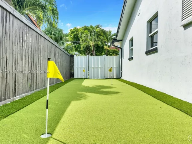 4-bedroom home for rent in Fort Lauderdale - 5220 NE 26th Ave - MondialRealty