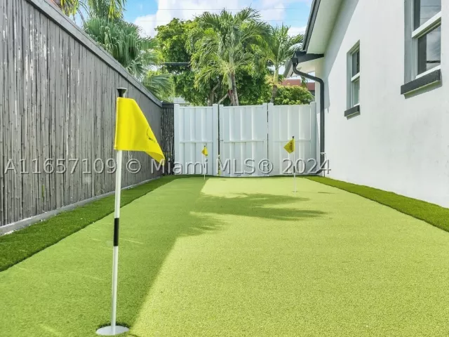 4-bedroom home for rent in Fort Lauderdale - 5220 NE 26th Ave - MondialRealty