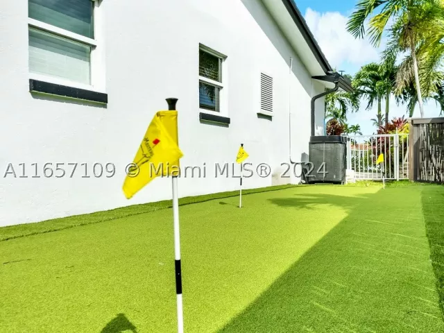4-bedroom home for rent in Fort Lauderdale - 5220 NE 26th Ave - MondialRealty