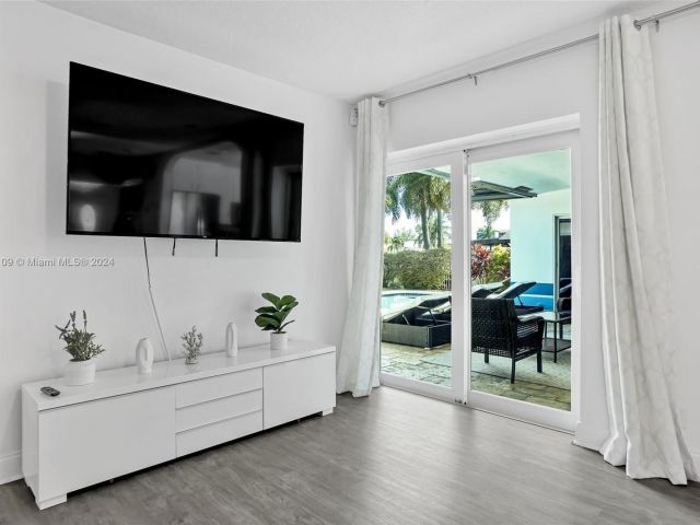 Home for rent at 5220 NE 26th Ave - photo 5569044