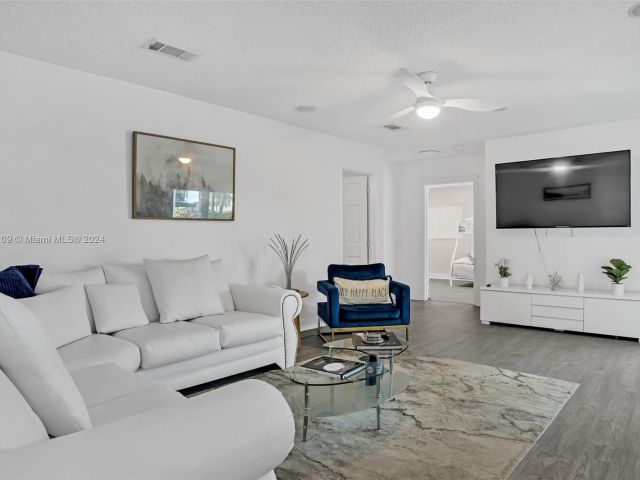 Home for rent at 5220 NE 26th Ave - photo 5569050