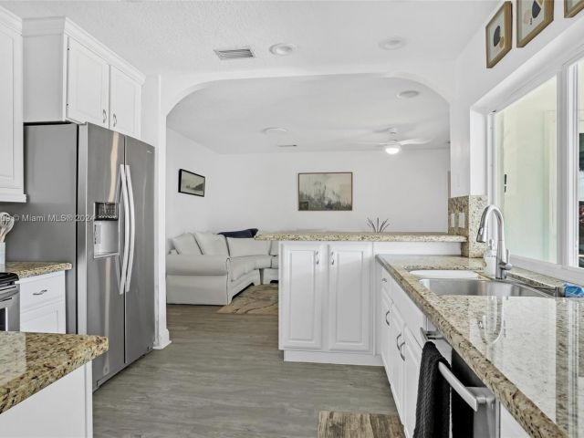 Home for rent at 5220 NE 26th Ave - photo 5569052