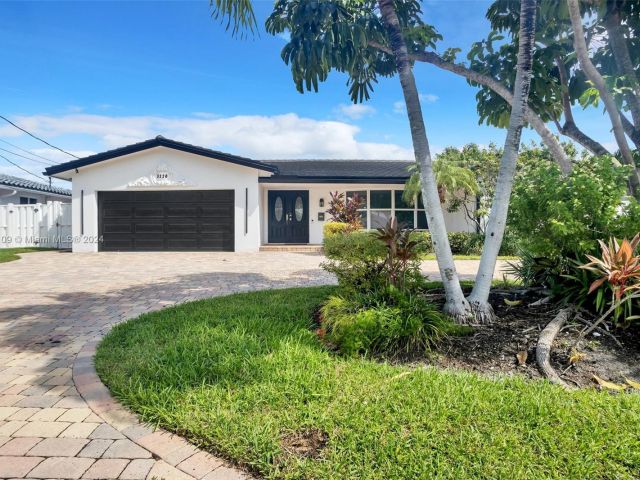 Home for rent at 5220 NE 26th Ave - photo 5569062