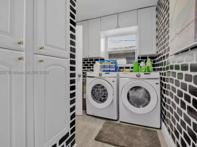 4-bedroom home for rent in Fort Lauderdale - 5830 NE 14th Rd - MondialRealty