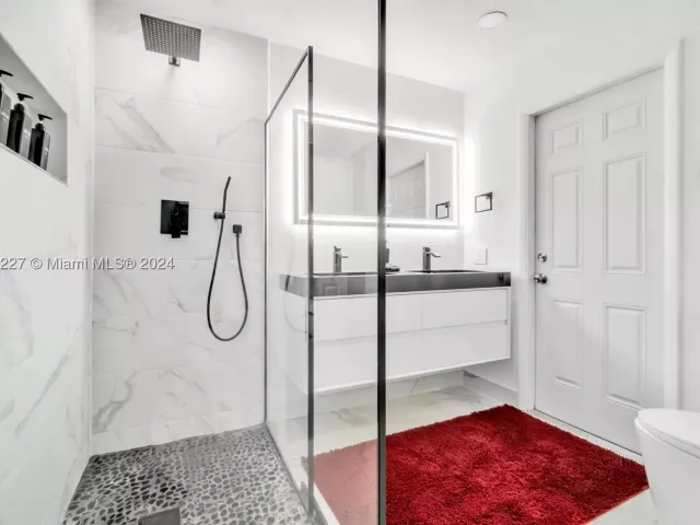 4-bedroom home for rent in Fort Lauderdale - 5830 NE 14th Rd - MondialRealty