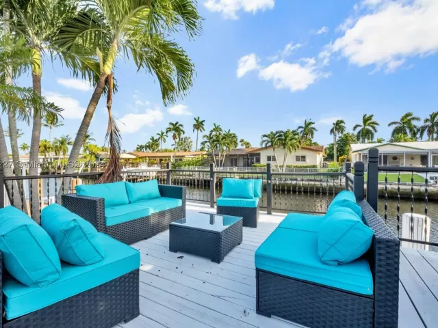 4-bedroom home for rent in Fort Lauderdale - 5830 NE 14th Rd - MondialRealty