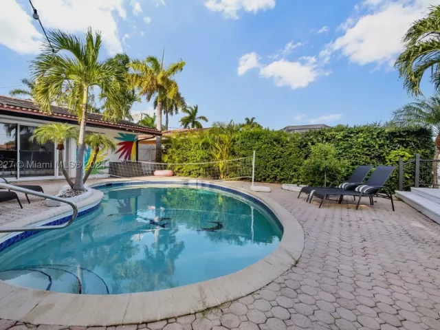 4-bedroom home for rent in Fort Lauderdale - 5830 NE 14th Rd - MondialRealty