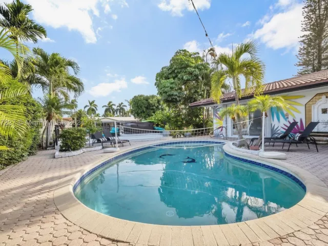 4-bedroom home for rent in Fort Lauderdale - 5830 NE 14th Rd - MondialRealty